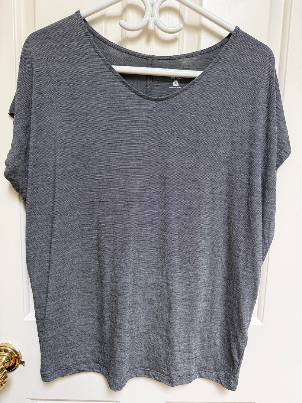 Cloudveil sz M 52% Merino wool black/gray/white short sleeve top